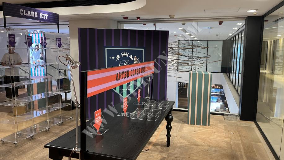 Window production, display props, window props, window display, window props production