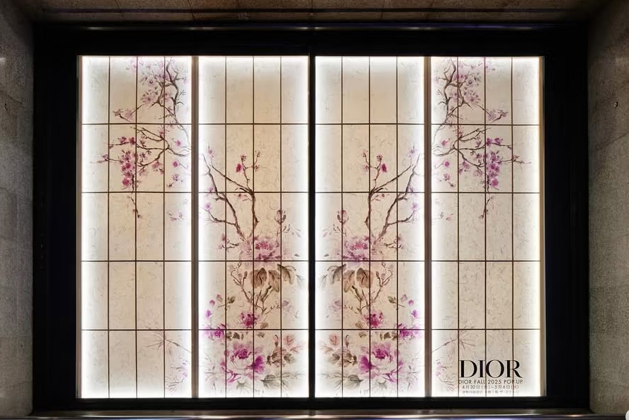 DIOR Autumn Window Display, window design, window display